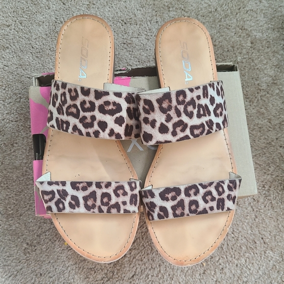 Soda Sandals Size 8 1/2 - Picture 2 of 2